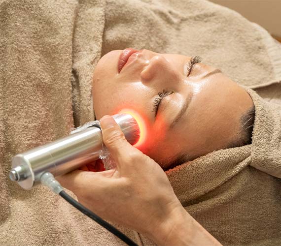 フェイシャルトリートメント 近赤外線美容機器（Beam on）